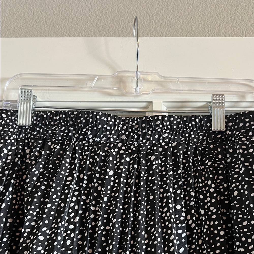 Chic Black and White Polka Dot Maxi Skirt - Picture 4 of 8